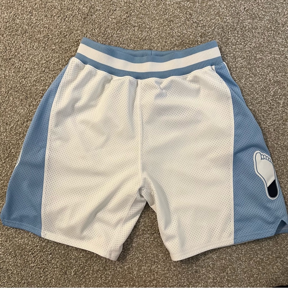 Mitchell & Ness University of North Carolina basketball shorts. Size M.